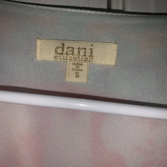 Spring romper with pockets! - Picture 3 of 4